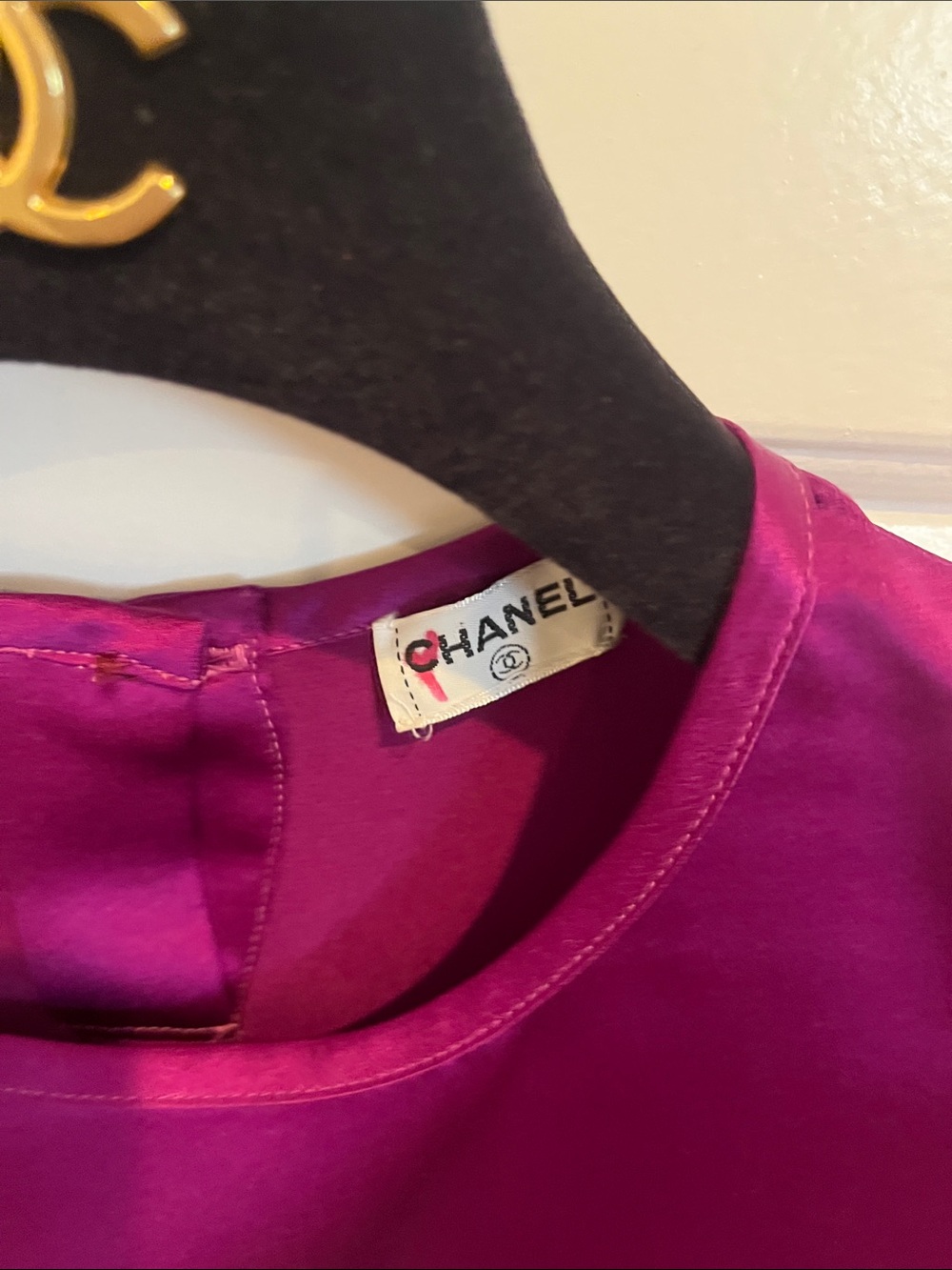 CHANEL Magenta Silk Sleeveless Shell Top - Picture 2 of 8